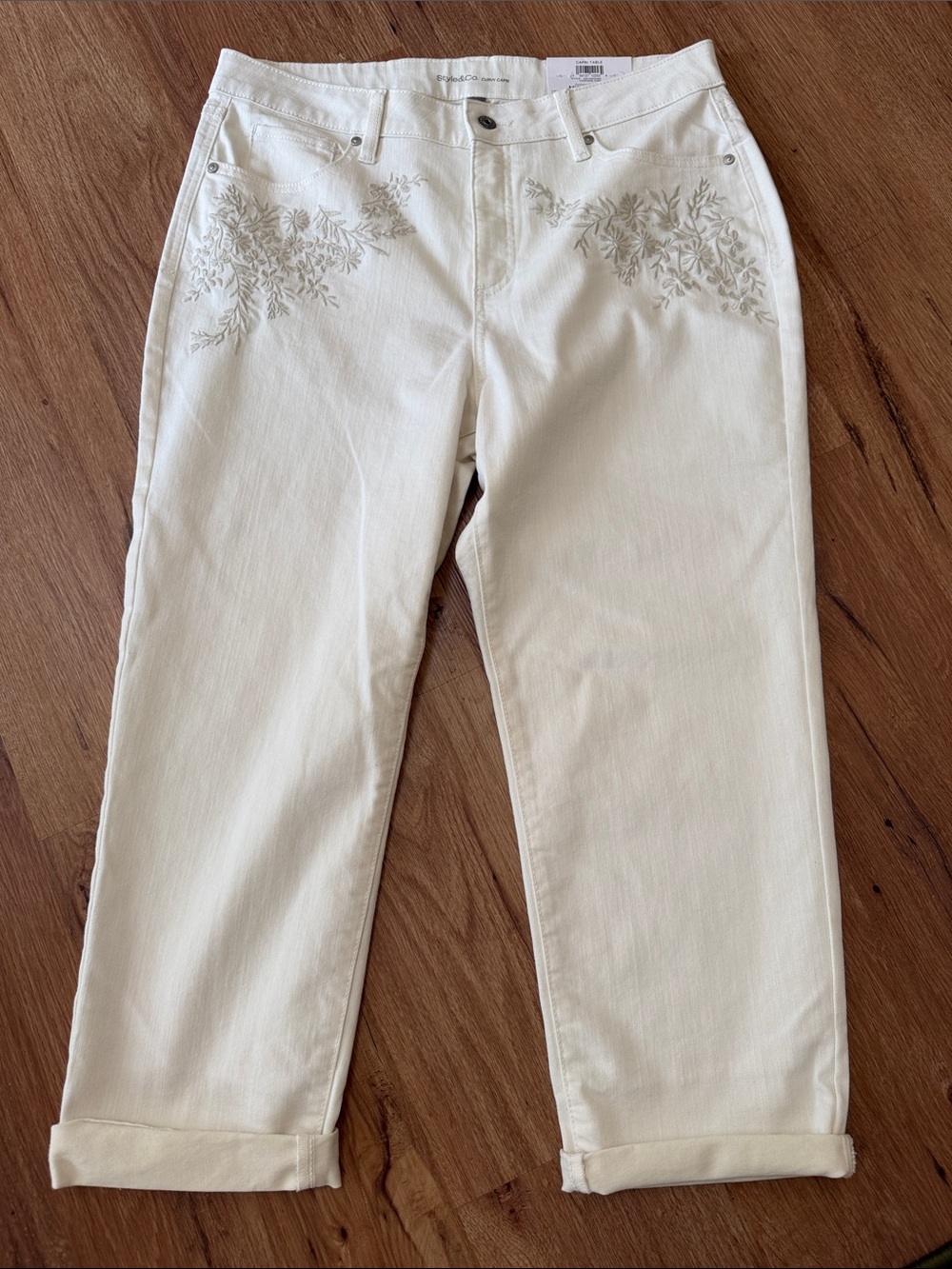 Style & Co White Embroidered Crop/Capri Jeans, size 16, NWT